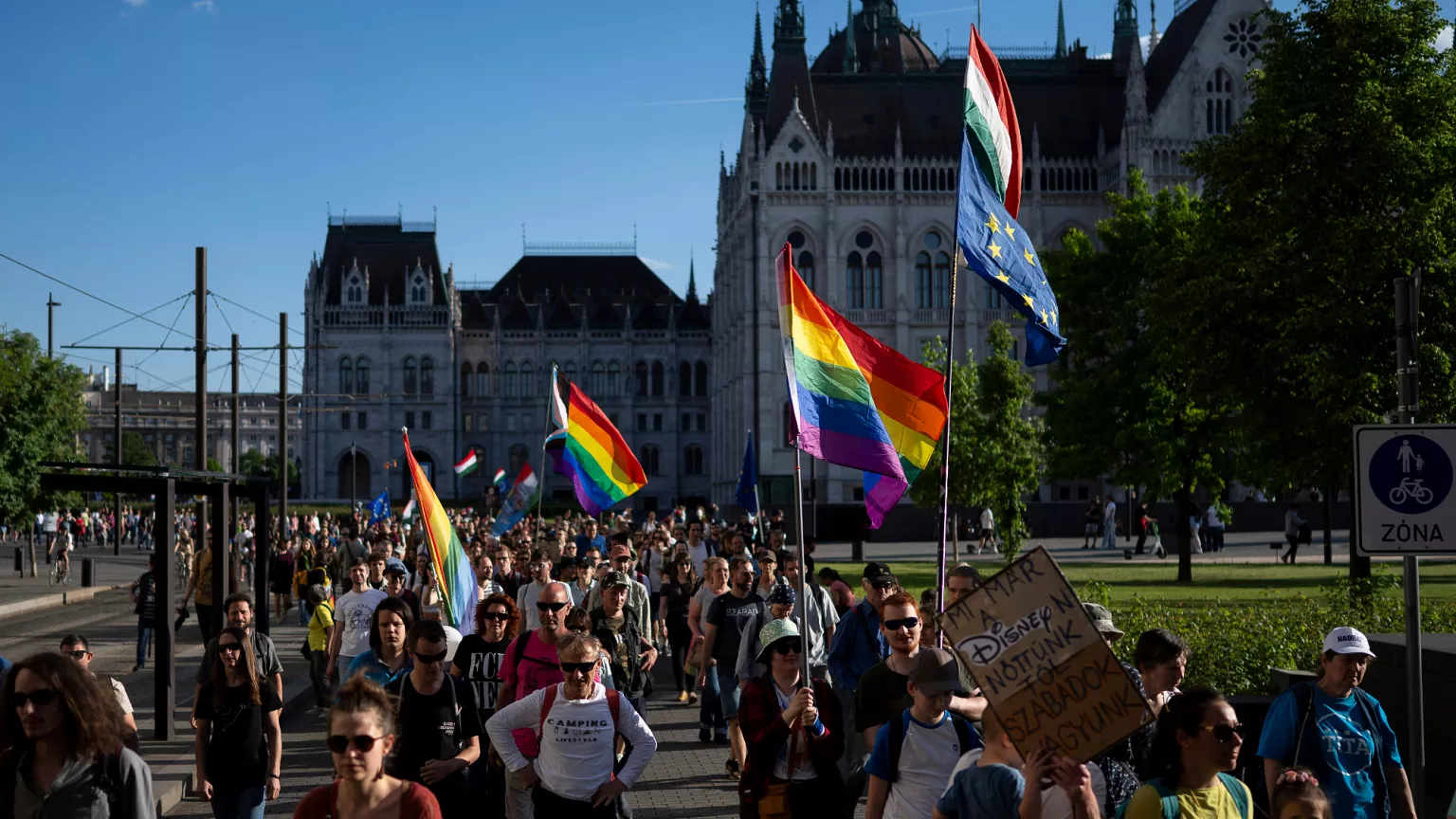 La prohibición del Orgullo en Hungría desata un feroz debate en el Parlamento Europeo