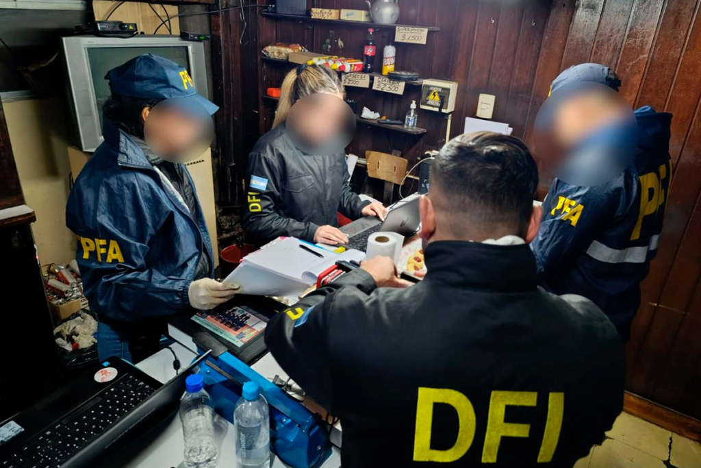 Rescataron a seis mujeres trans víctimas de explotación sexual en un cine para adultos
