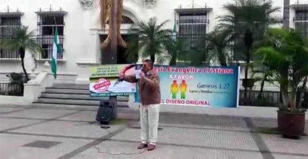 Convocan a marcha contra ley y LGBT denuncia homofobia