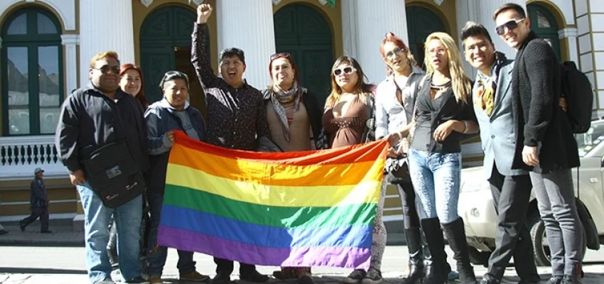 Empezó cambio de identidad de género y católicos protestan