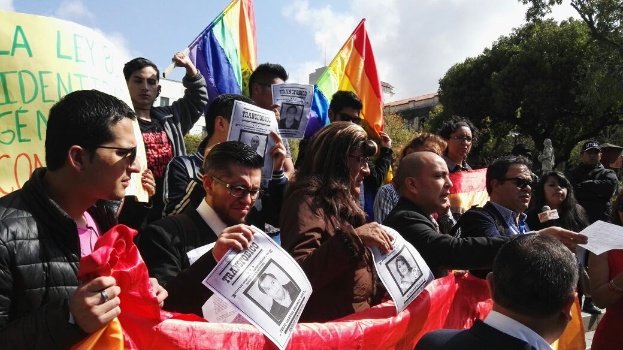 Colectivo LGBT protesta en la Plaza Murillo de La Paz