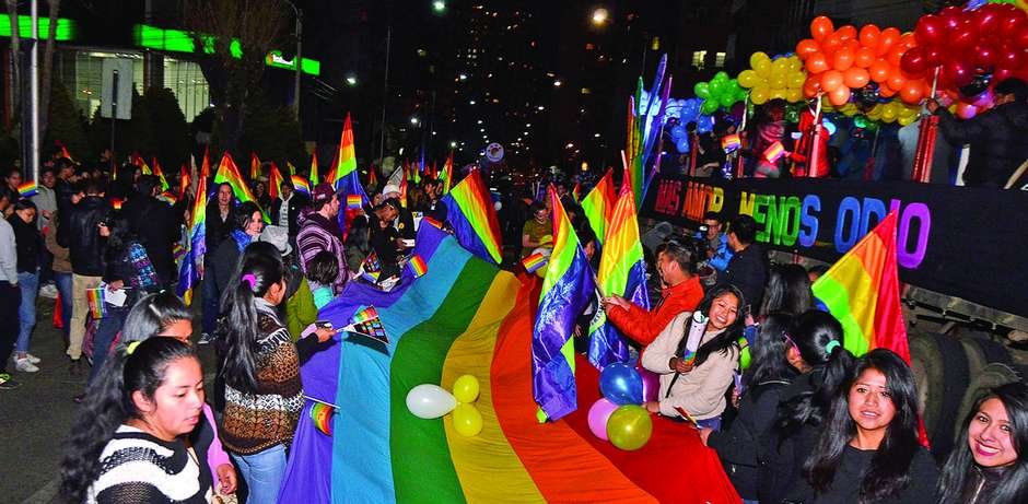 Colectivo LGTBI denuncia a pastor evangélico por leer 1ª de Corintios