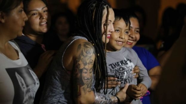 Colorido desfile LGBT en las calles cruceñas