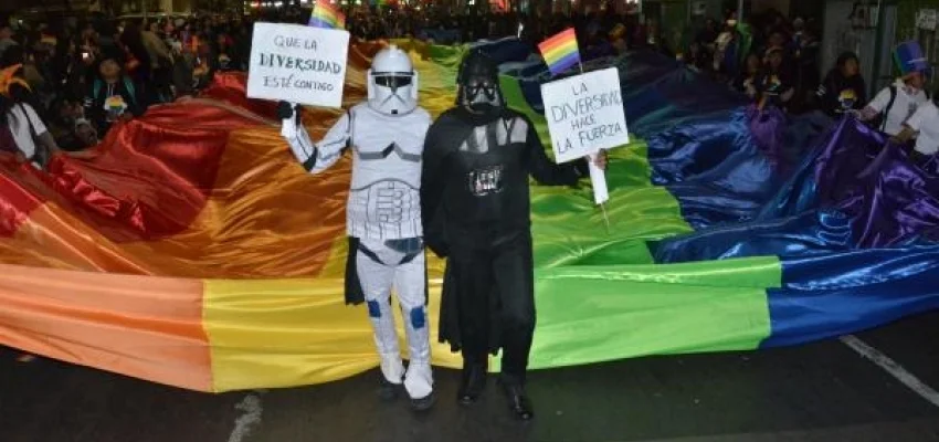 Comunidad GLBT celebra con desfiles el día del orgullo gay
