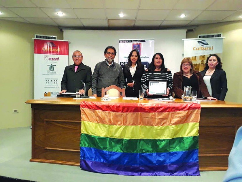 Debaten sobre ley de identidad de género