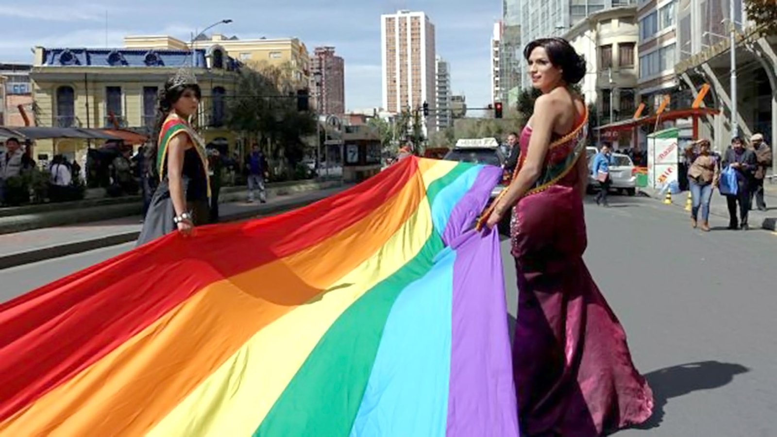 Tribunal impide matrimonio a transgéneros y transexuales en Bolivia