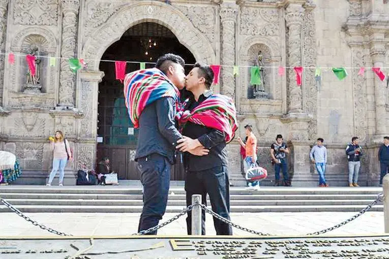 El amor libre se abre paso en Bolivia a base de activismo