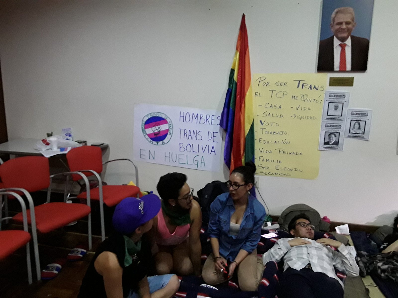 Huelga de hambre de la comunidad LGTBI sufre su primera baja