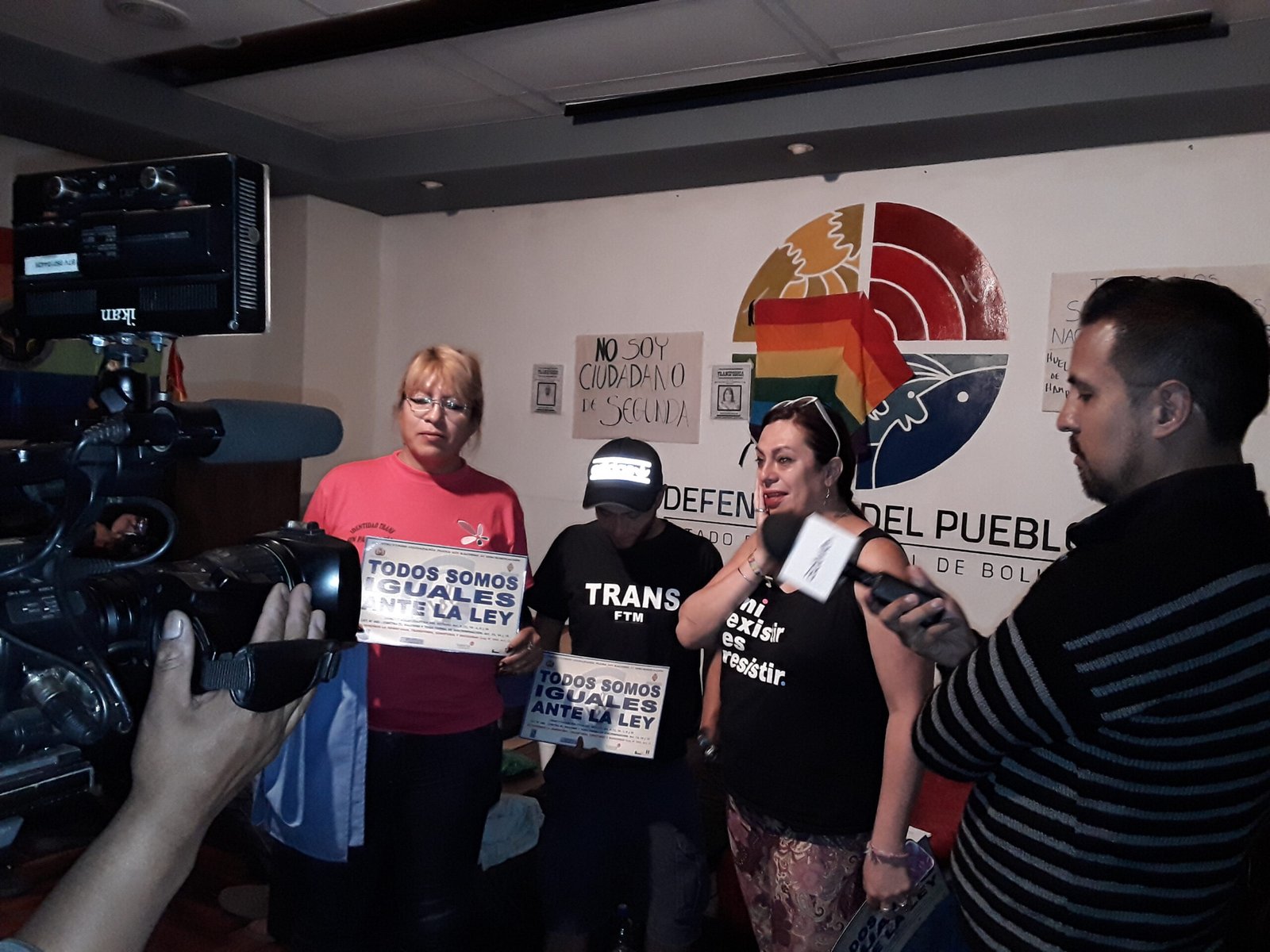 Siguen en huelga 12 personas transgénero