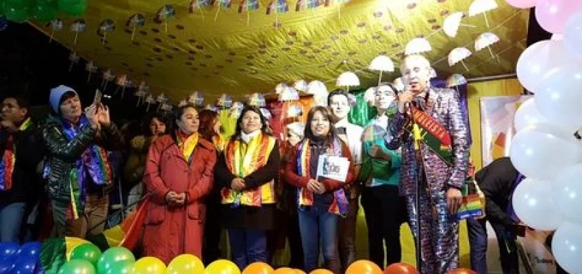 Centenares de personas acogen la Marcha de las Diversidades Sexuales y de Género en el centro paceño