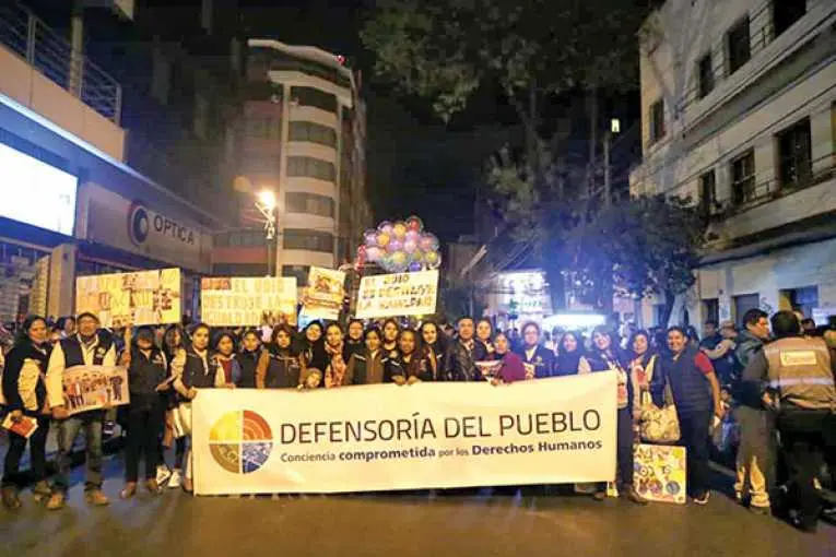 Defensoría del Pueblo organiza y participa en la decimotercera marcha de las diversidades sexuales y de género en Cochabamba pidiendo respeto y pleno ejercicio de los derechos de la población LGBTI
