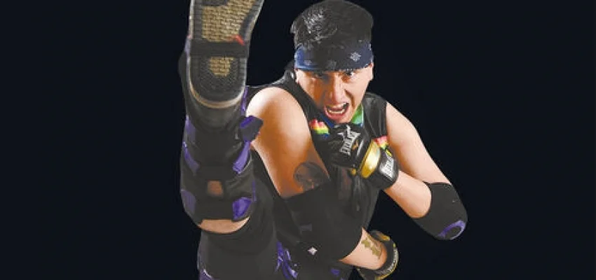 Lucha libre: Crash pelea bajo la bandera LGBT