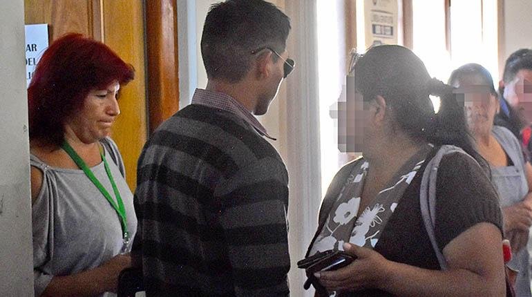 Policía acusado de agredir a mujer transexual se contradice ante la Fiscalía