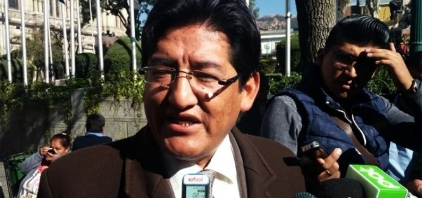 Vera insinúa que la Constitución no reconoce derechos a LGBTI