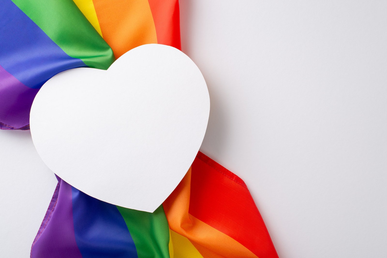 2025 fue un año de quiebre para la salud mental de juventudes LGBTQ+, un informe internacional revela alzas preocupantes en ansiedad, depresión e ideación suicida en medio de discursos hostiles, retrocesos políticos y un entorno que redujo sus espacios seguros