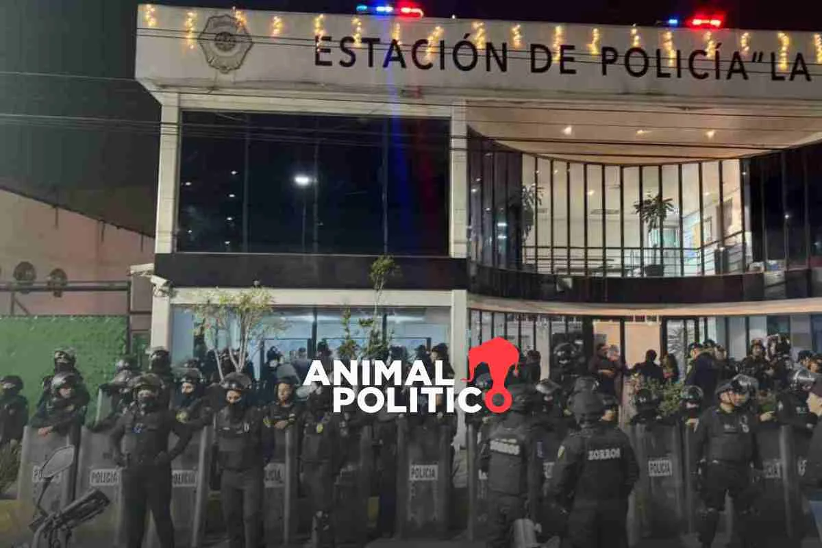 Policías de CDMX golpean y detienen a activistas trans en protesta; Derechos Humanos dice que ya fueron liberadas
