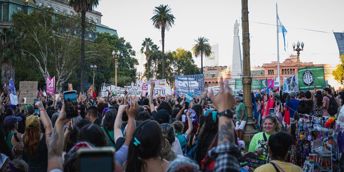 Sin feminismos no hay futuro: Mujeres y diversidades unieron luchas en marcha 8M
