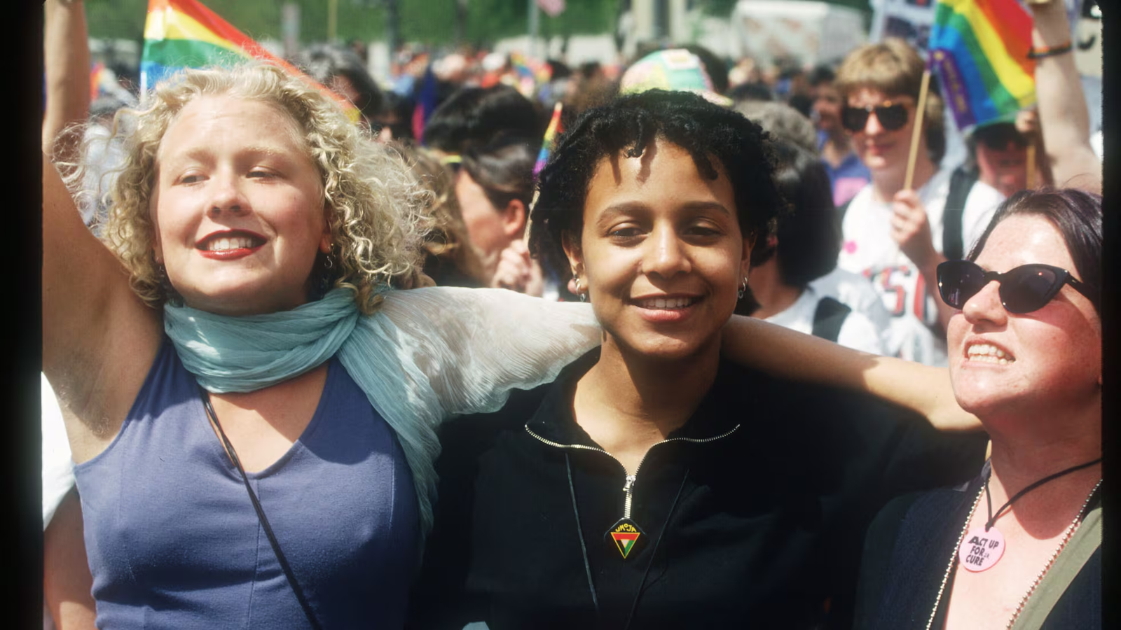 Donaciones de sangre, activismo y empatía: así ayudaron las lesbianas a la lucha contra el VIH y el Sida