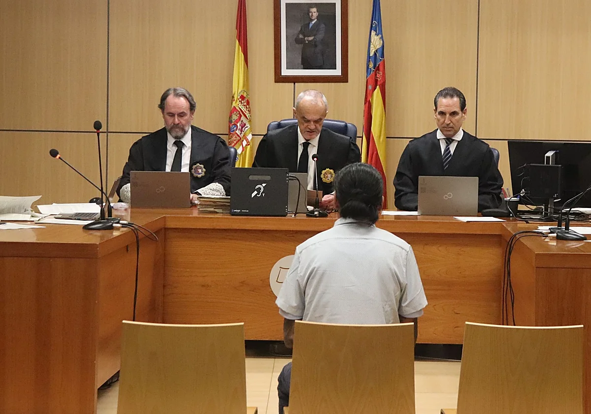 Juzgado por violar a un transexual al quitarse el preservativo en el cuarto oscuro de un local gay de Valencia