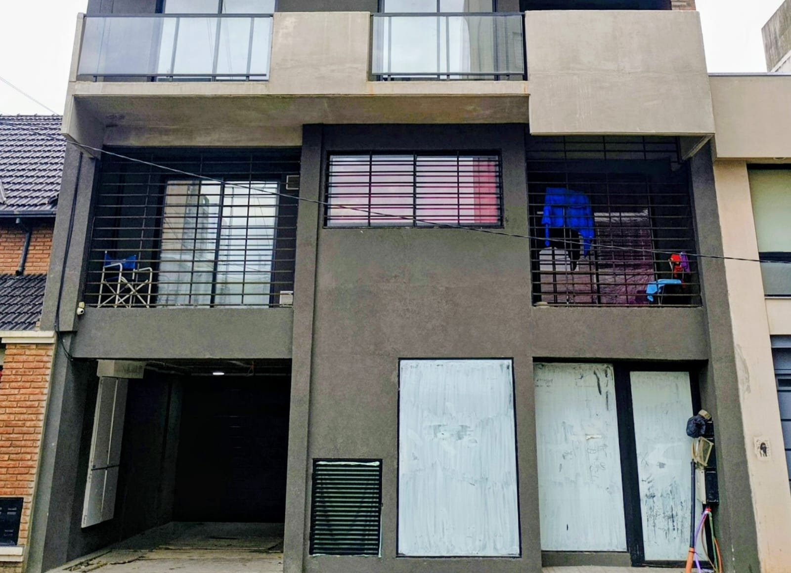 Hallaron muerta a una mujer trans en un departamento de República de la Sexta e investigan un posible transfemicidio