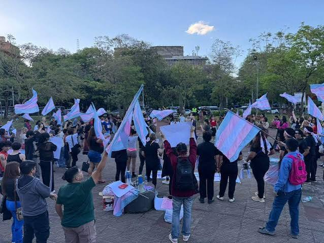 La comunidad trans de Paraguay marcha para exigir el fin de la discriminación